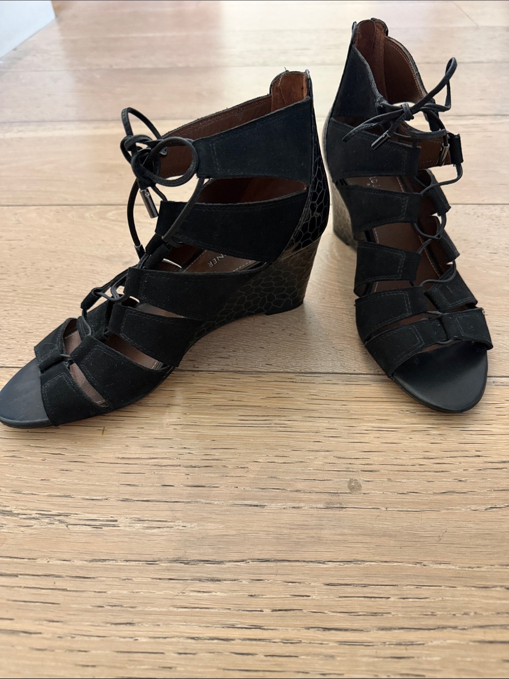 Donald J. Pliner Black Suede & croc Leather Lace-Up strappy wedge Heels size 9